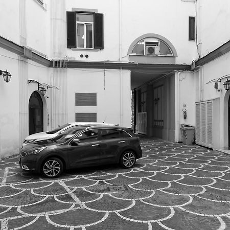 Le Corti Di Napoli Apartments Buitenkant foto