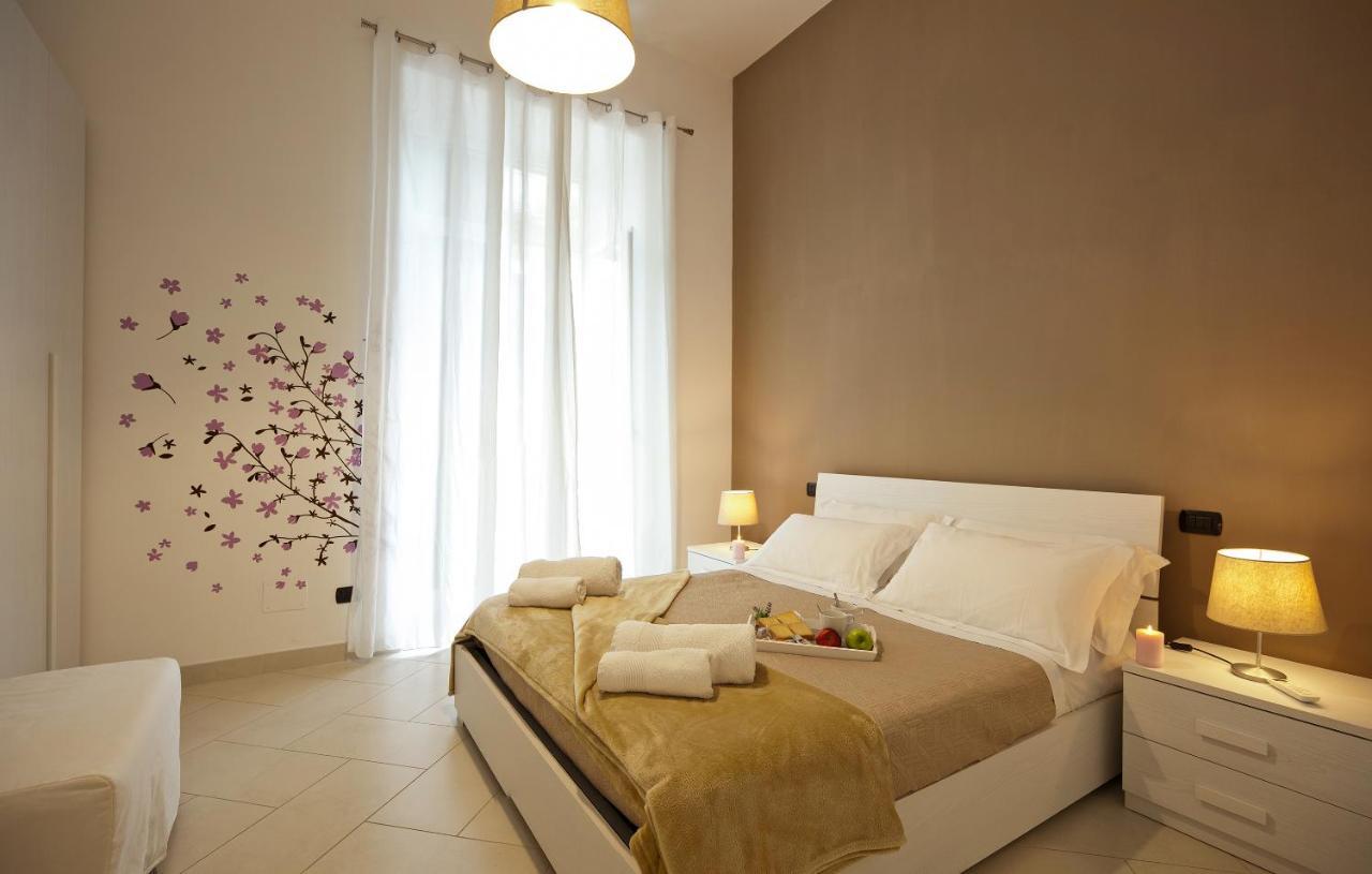 Le Corti Di Napoli Apartments Buitenkant foto