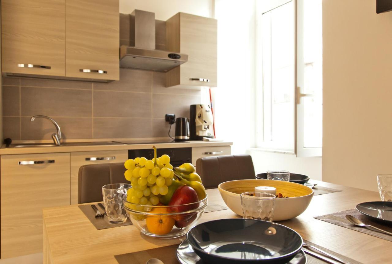 Le Corti Di Napoli Apartments Buitenkant foto
