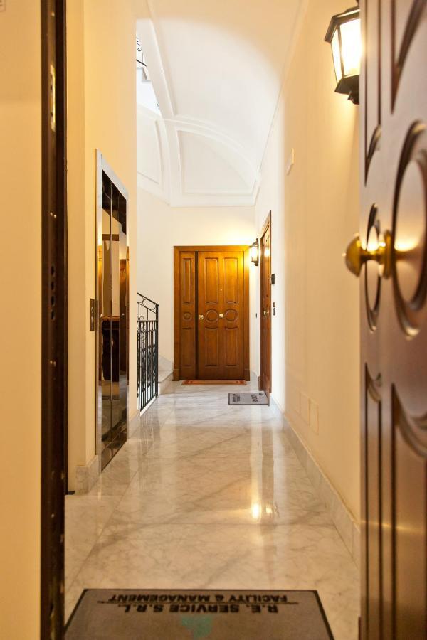 Le Corti Di Napoli Apartments Buitenkant foto