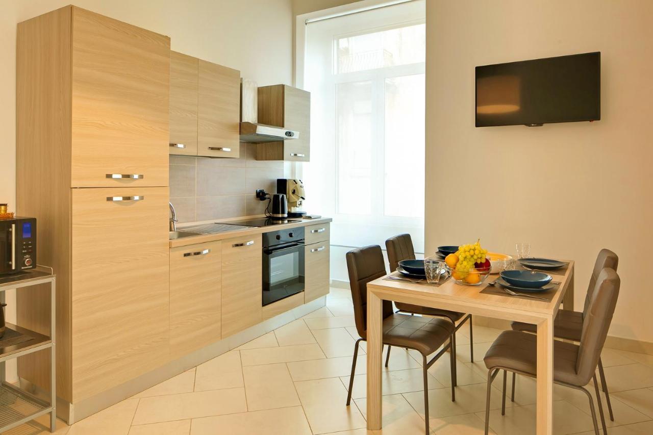 Le Corti Di Napoli Apartments Buitenkant foto