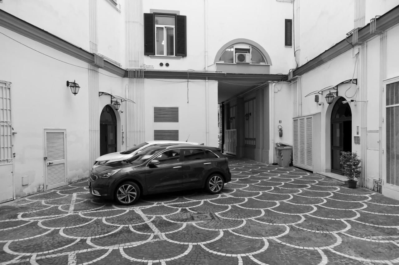Le Corti Di Napoli Apartments Buitenkant foto
